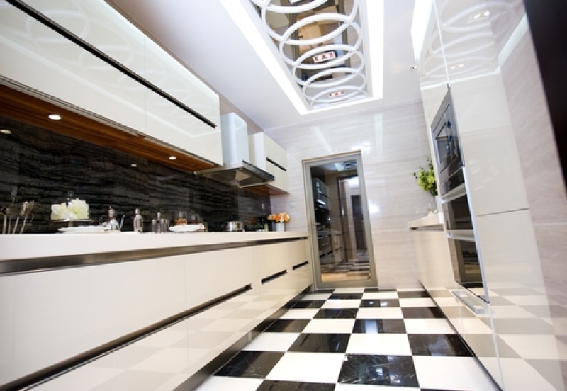 Cozinha Planejada em Residência Maia - Cozinhas Planejadas em São Paulo