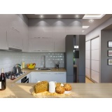 cozinha planejada com bancada na Paraventi